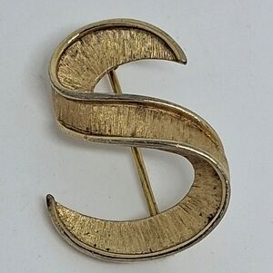 * Vintage Crown Trifari Alphabet Initial Letter S Pin Brooch